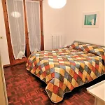 Apartamento Vacanze A Tra Centro E Mare-vicino Ospedale - Oleandro Fano